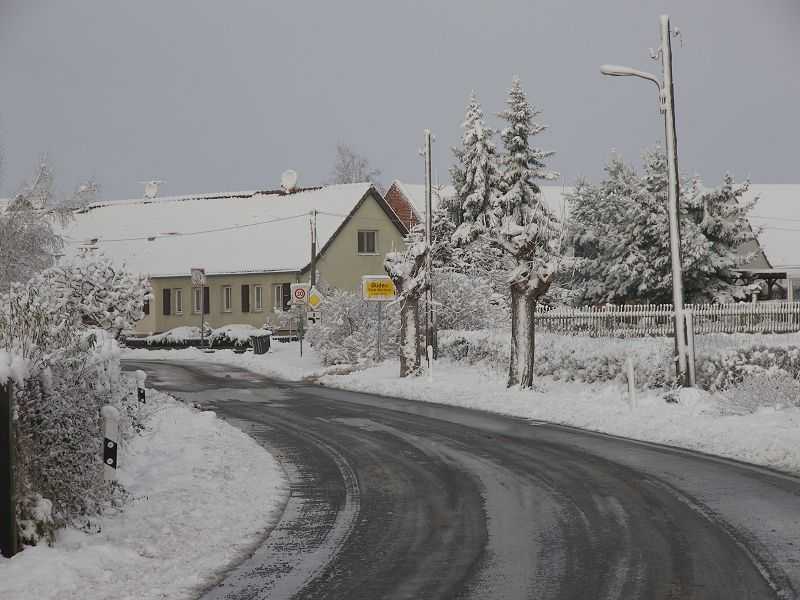Dorfeingang im Winter